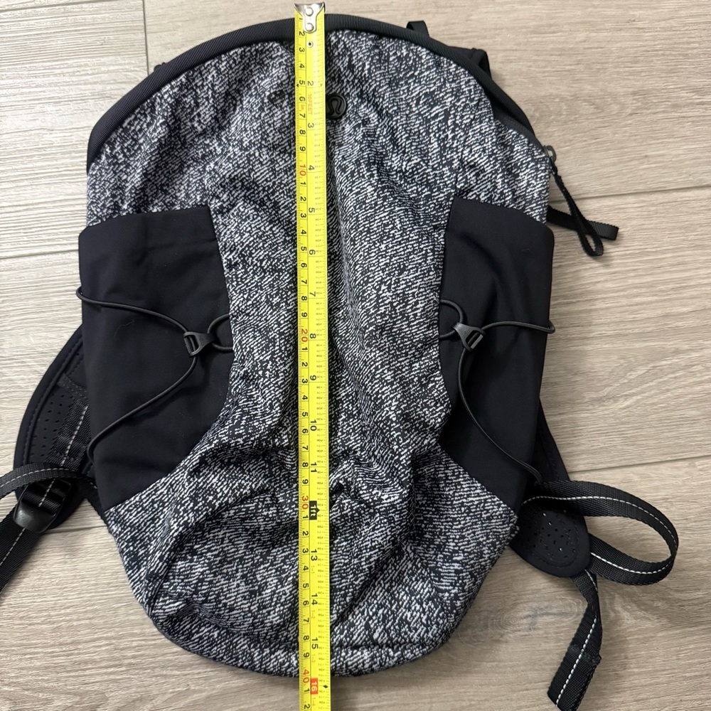 Lululemon Black and Light Gray Hiking Backpack - Picture 12 of 15